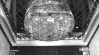 Impacto dinámico de masa a malla romboidal Choque de un cuerpo a la malla
