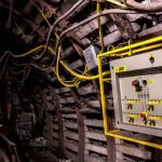 Cómo trabajar en instalaciones eléctricas según la normativa de seguridad minera