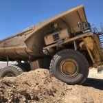 Chile: realizan maniobra de retiro de camión de casi 400 toneladas en Minera Centinela
