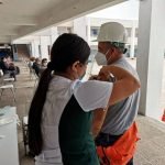 Trabajadores portuarios de la Compania Minera del Pacifico reciben vacuna contra el Covid-19