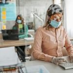 Factores que influyen en la propagación de la COVID-19 en el trabajo