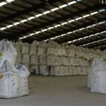 Requisitos de seguridad al apilar costales de amonio sólido en almacenes