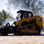 Sistema de escurrimiento inteligente de Caterpillar optimizará los minicargadores y cargadores de cadenas compactos
