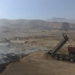 Collahuasi destina maquinaria para extinguir el incendio en exvertedero El Boro de Alto Hospicio en Chile