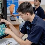 Chile Collahuasi y Komatsu aportan simuladores para el aprendizaje de ingenieros mineros