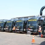Once buses de Cruz del Sur para transporte de personal fueron entregados a la minera Raura