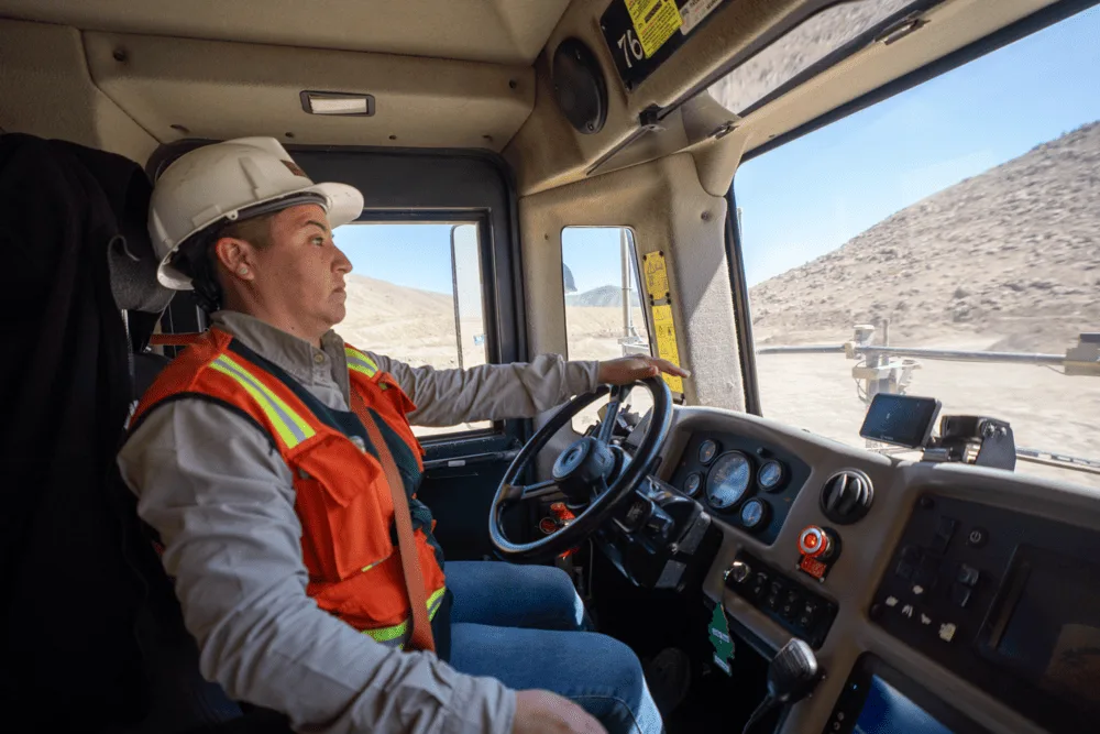 Lomas Bayas revoluciona la seguridad minera con tecnología preventiva para conducción segura